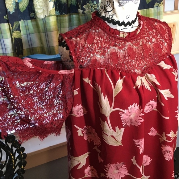 Live 4 Truth  open shoulder lace sleeve blouse - Picture 2 of 9